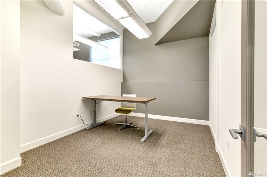 More Photos Of 4014-4020 Aurora Ave N, Seattle Apartments For Sale