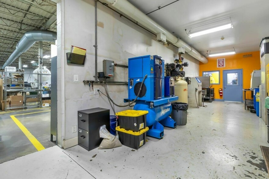 More Photos Of 3369 Boulevard Pl, Indianapolis Industrial For Lease