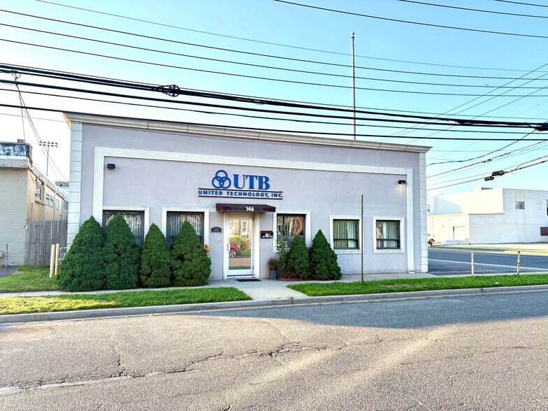 Primary Photo Of 146 E 2nd St, Mineola Warehouse For Sale