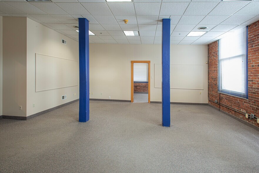 More Photos Of 320 Riverside Dr, Florence Office For Sale
