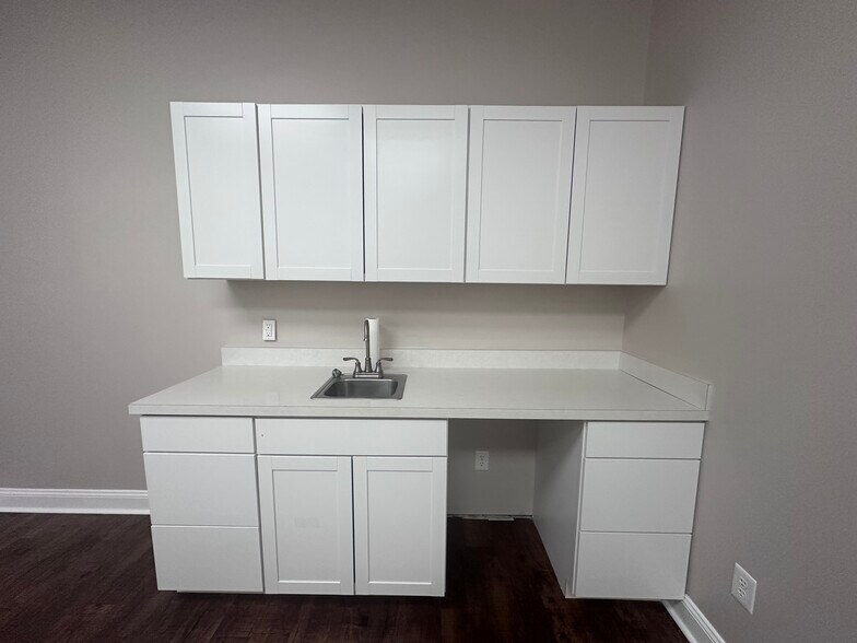 More Photos Of 496 N Town Center Rd, Mooresville Medical For Lease