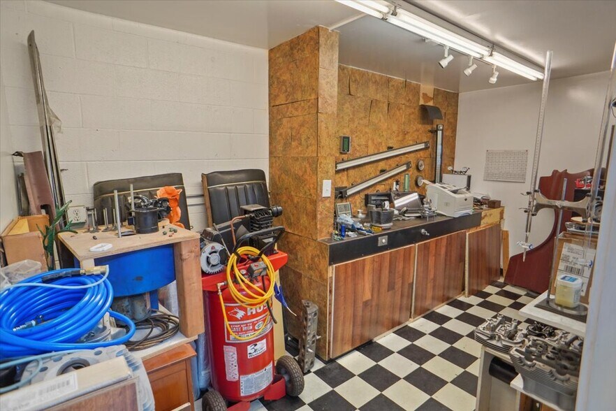 More Photos Of 1940 Freeman Ave, Signal Hill Warehouse For Sale
