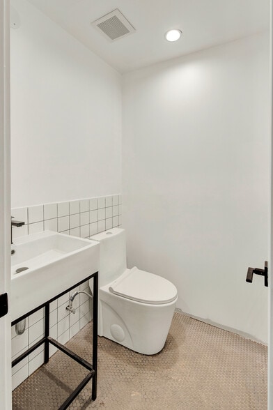 More Photos Of 1086 Fulton St, Brooklyn Apartments For Lease