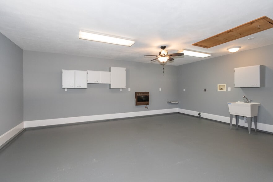 More Photos Of 422 E Main St, Brownsburg Office For Sale