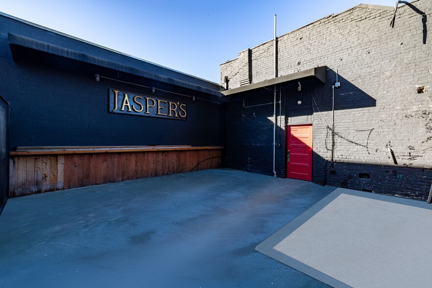 More Photos Of 6957 Sebastopol Ave, Sebastopol Restaurant For Lease