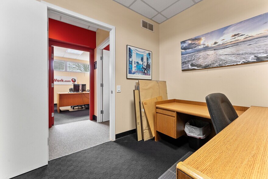 More Photos Of 940 Beaver Grade Rd, Coraopolis Office Residential For Sale