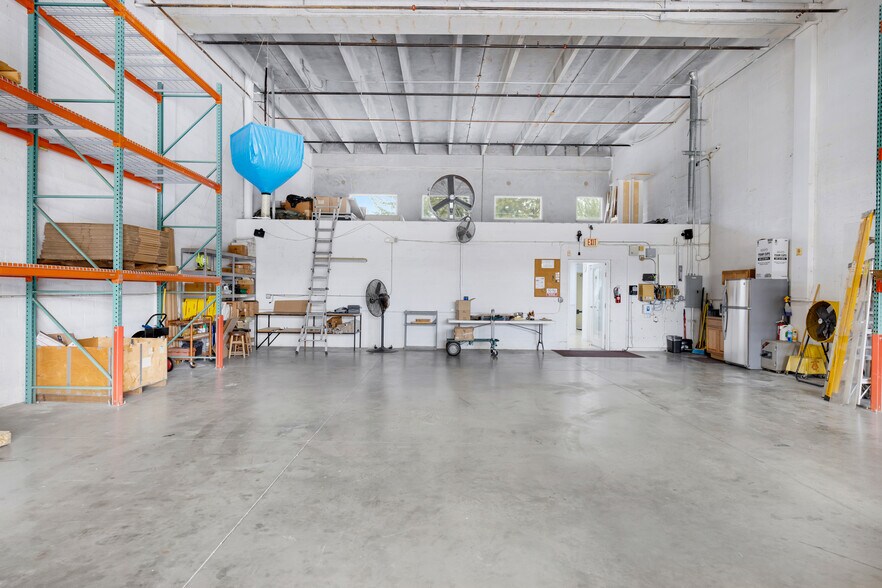 More Photos Of 10800 NW 21st St, Miami Warehouse For Sale