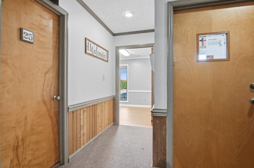 More Photos Of 411 Western Blvd, Jacksonville Office For Sale