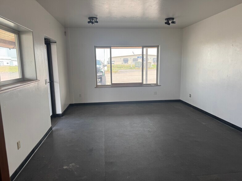 More Photos Of 3050 US Highway 93 S, Kalispell Industrial For Lease