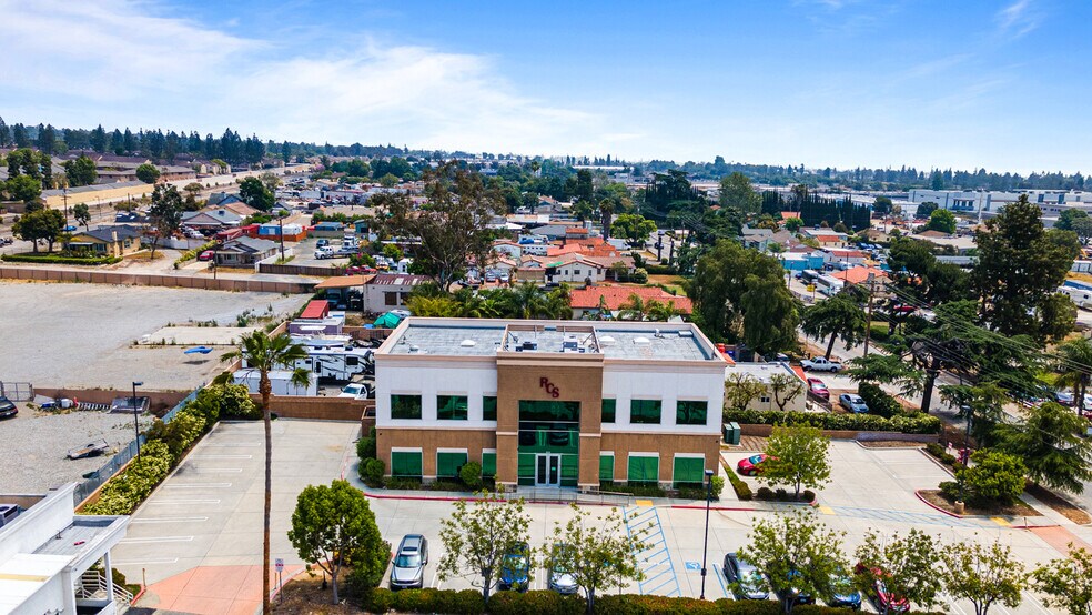 More Photos Of 1945 W 9th St, Upland Loft Creative Space For Lease