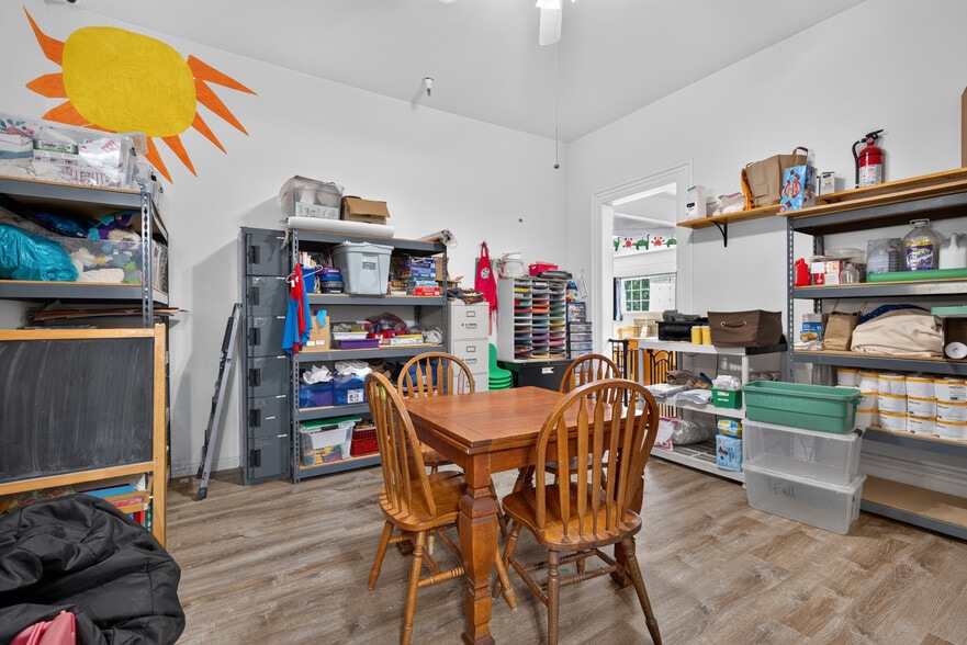 More Photos Of 530 N Cloverdale Blvd, Cloverdale Specialty For Sale