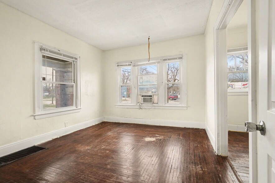 More Photos Of 1830 Woodlawn Ave, Middletown Specialty For Sale