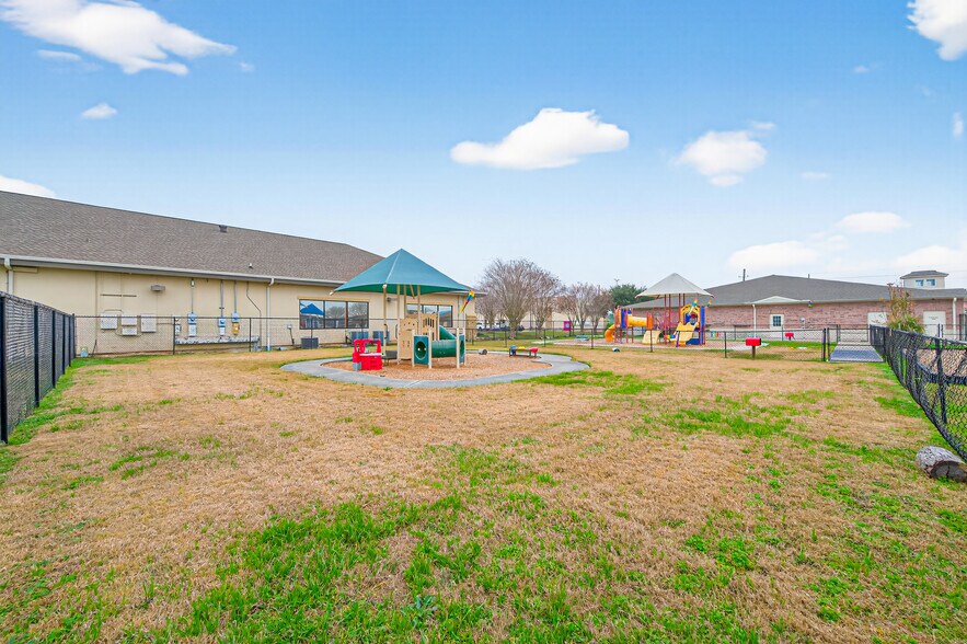 More Photos Of 8525 Queenston Blvd, Houston Freestanding For Sale