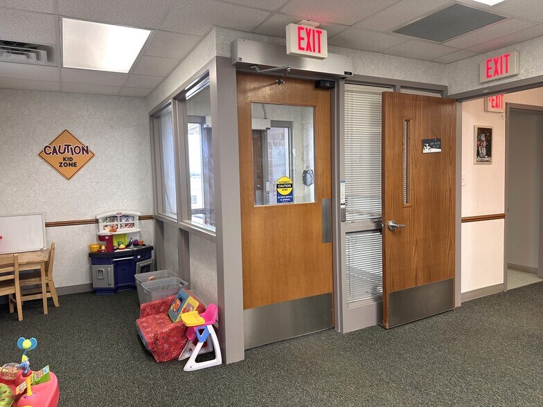 More Photos Of 220 SW 5th St, Woodhull Medical For Sale