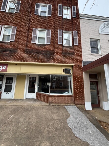 Primary Photo Of 17 S Royal Ave, Front Royal Storefront Retail Office For Lease