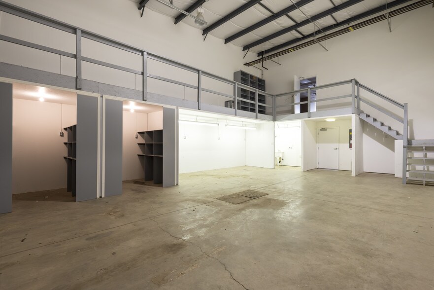 More Photos Of 380 Mackenzie Blvd, Fort McMurray Warehouse For Lease