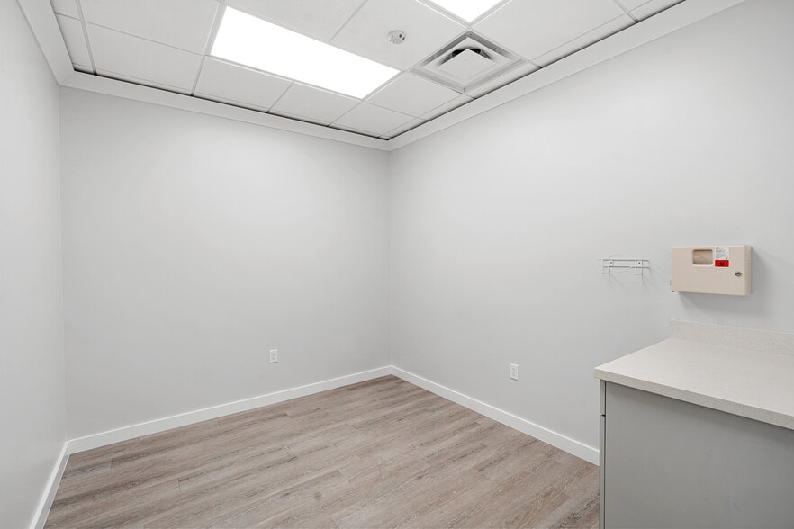 More Photos Of 550 Heights Blvd, Houston Freestanding For Lease