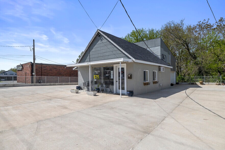 More Photos Of 521 W Kearney St, Springfield Auto Dealership For Sale