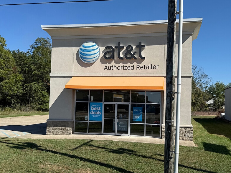 More Photos Of 923 US-65, Lake Village General Retail For Sale