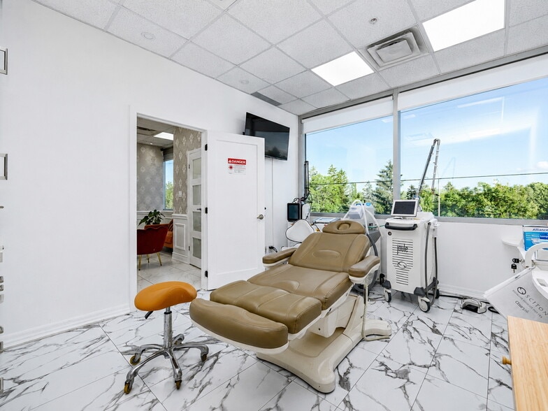 More Photos Of 1650 Elgin Mills Rd E, Richmond Hill Medical For Sale