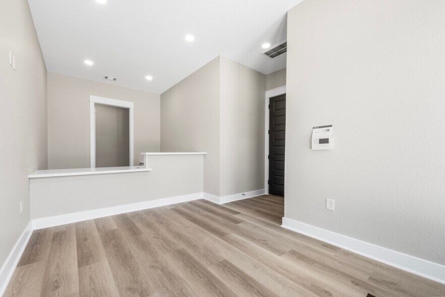 More Photos Of 213 Bella Katy Dr, Katy Medical For Lease