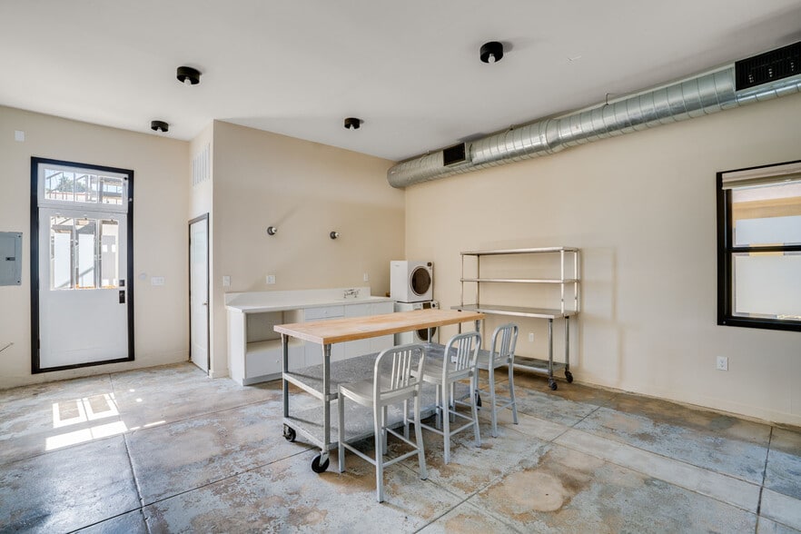 More Photos Of 6012 York Blvd, Los Angeles Office For Lease