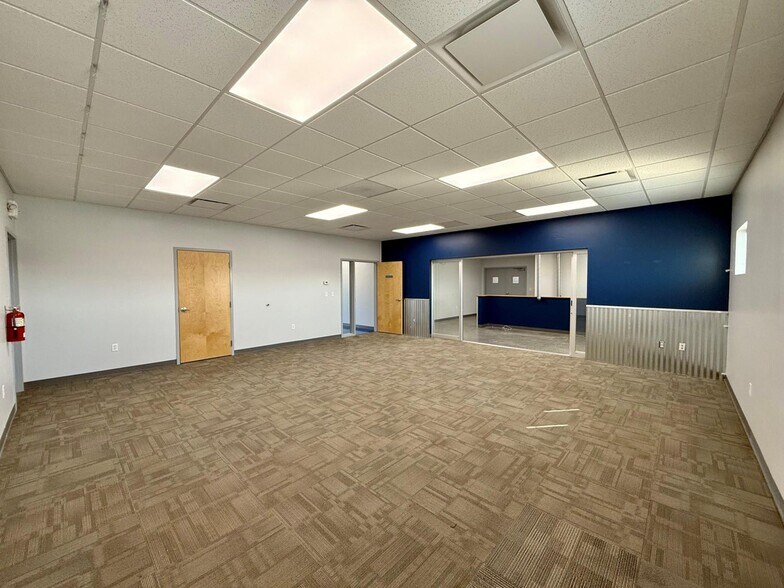 More Photos Of 950 Transport Dr, Valparaiso Flex For Lease