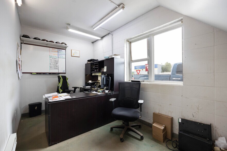 More Photos Of 8030 Golosky Av, Fort McMurray Truck Terminal For Lease