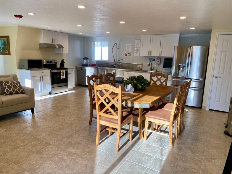 More Photos Of 579 S Main St, Kaysville Office For Sale