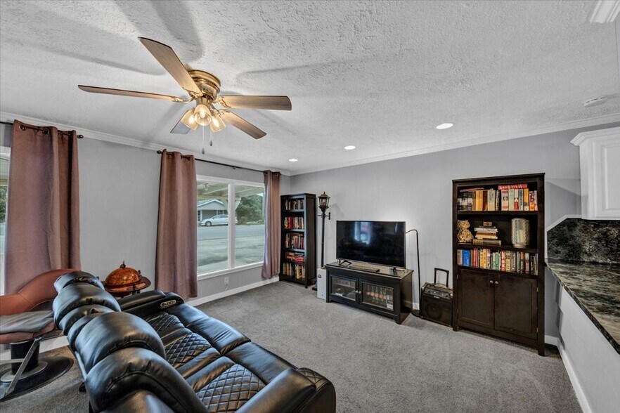 More Photos Of 6071 N Main St SE, Acworth Flex For Sale