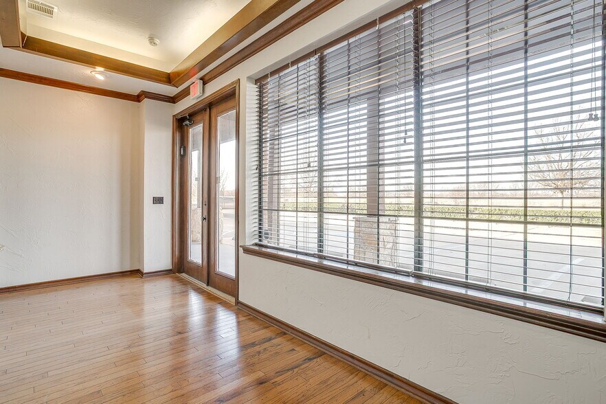 More Photos Of 1318-1324 NW John Jones Dr, Burleson Office For Lease