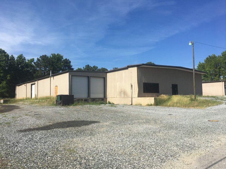 More Photos Of 501 Southport Rd, Roebuck Warehouse For Lease