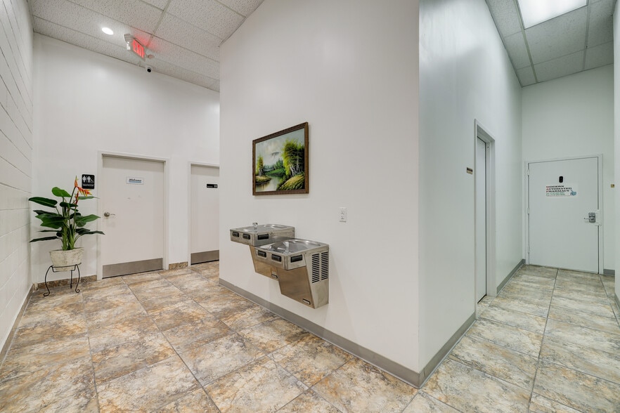 More Photos Of 13939 Westheimer Rd, Houston Flex For Sale