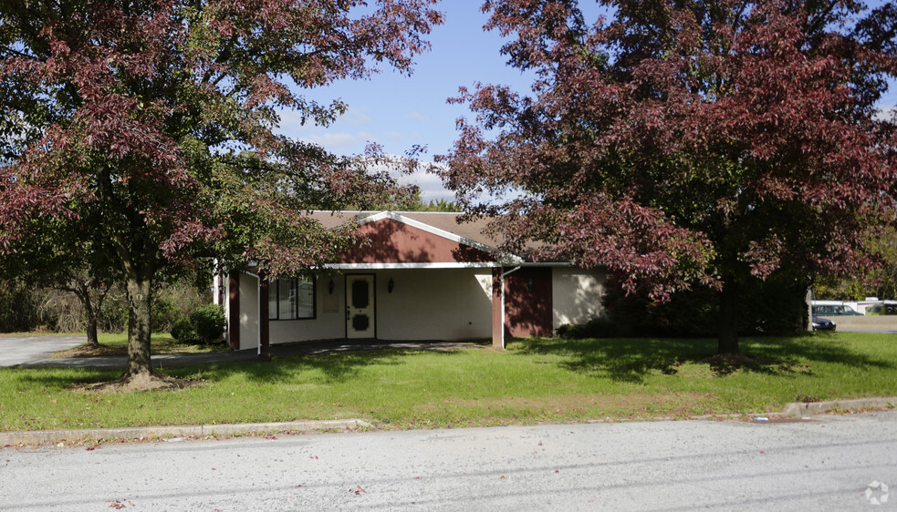 Primary Photo Of 10 Cardinal Dr, Birdsboro Office For Lease