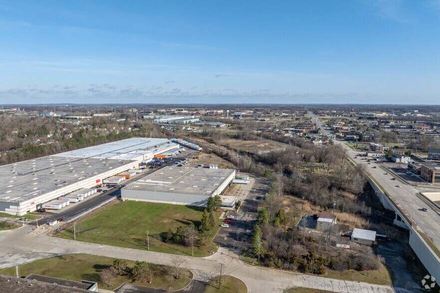 More Photos Of 43600 Gen Mar, Novi Distribution For Lease
