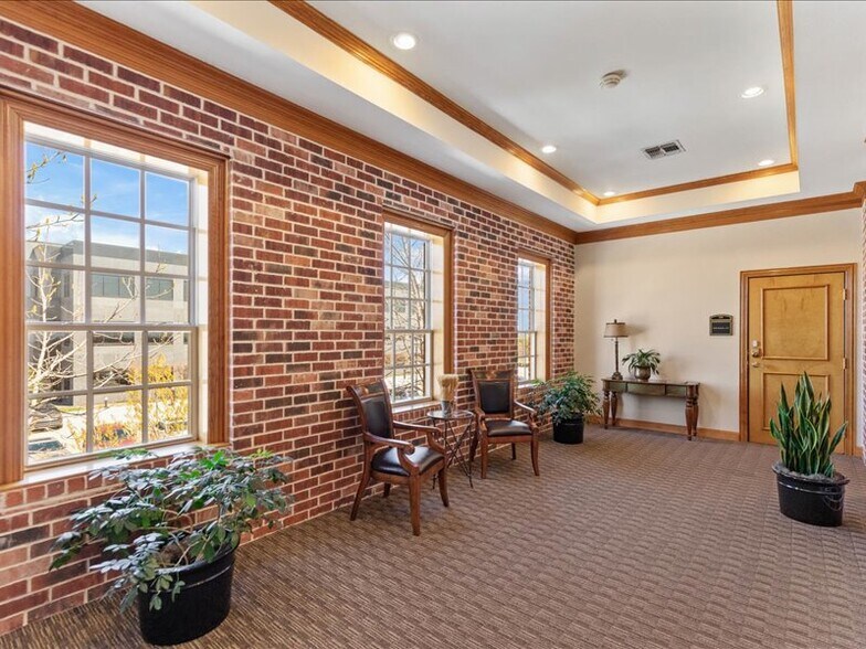 More Photos Of 1245 S Main St, Grapevine Unknown For Lease