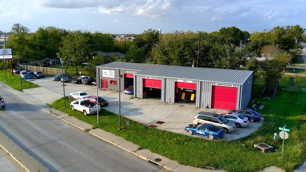 More Photos Of 15330 W Bellfort St, Sugar Land Auto Repair For Sale