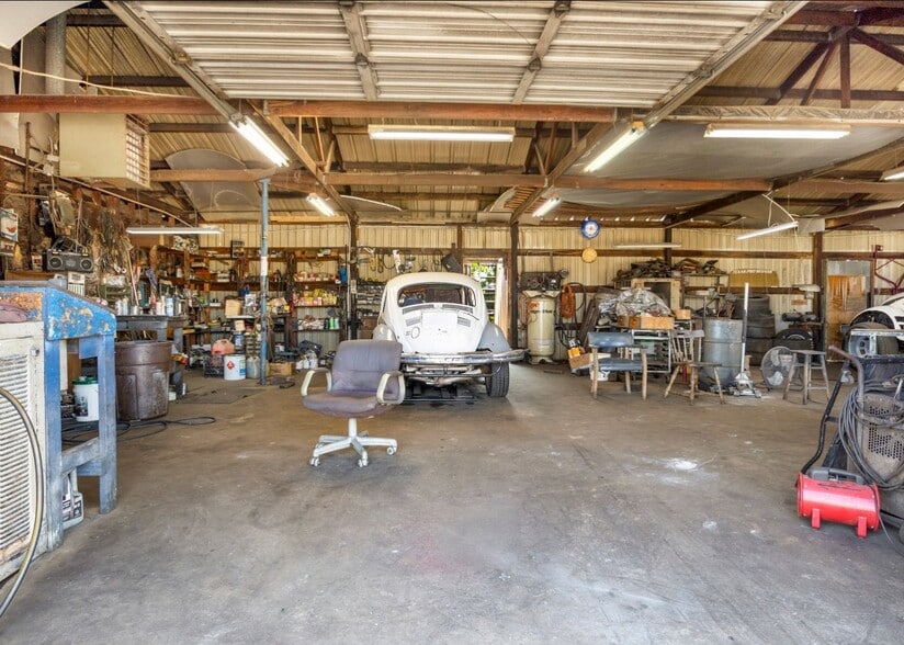 More Photos Of 11041 US Highway 69 N, Tyler Auto Repair For Sale