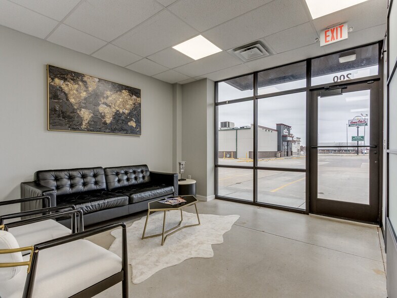 More Photos Of 120 SE 19th St, Moore Storefront For Lease