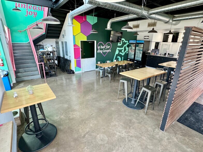 More Photos Of 529 E Howell Ave, Alexandria Restaurant For Lease