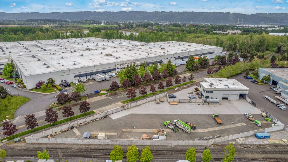More Photos Of 7025 N Leadbetter Rd, Portland Service For Lease