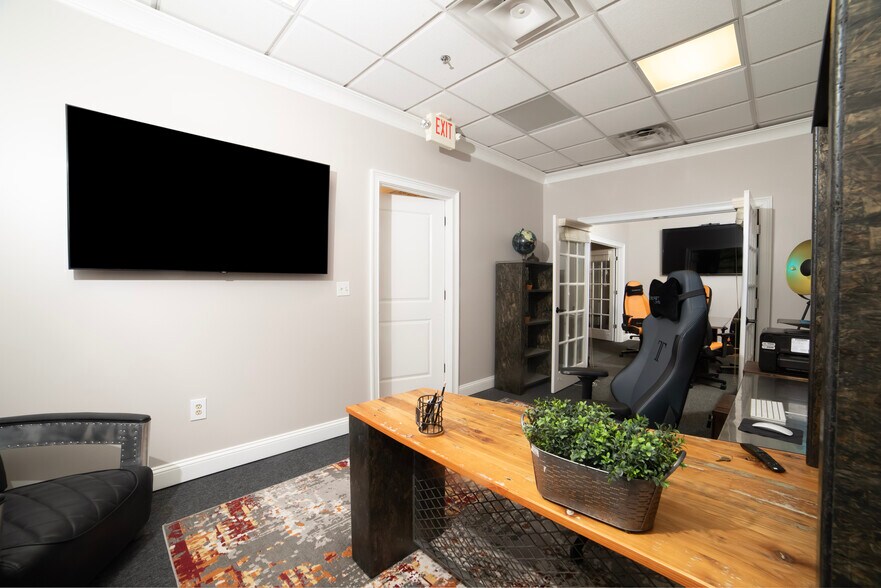 More Photos Of 3020 Highlands Pky, Smyrna Office For Lease