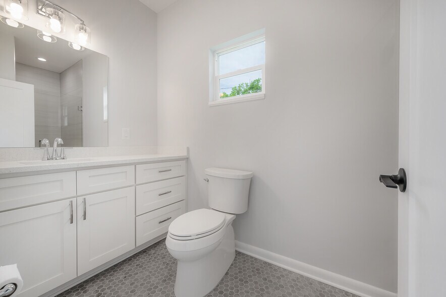 More Photos Of 3921 State St, Tampa Specialty For Sale