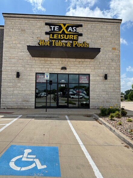 More Photos Of 808 Fort Worth Hwy, Weatherford Storefront Retail Office For Lease