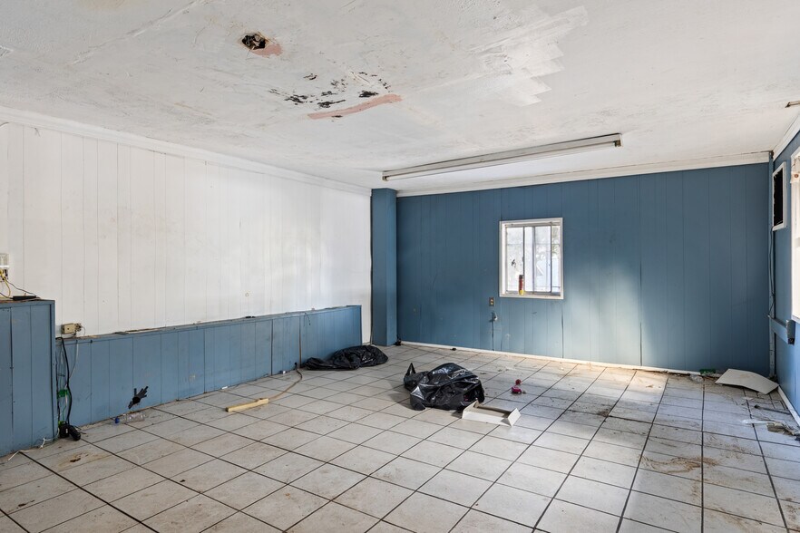 More Photos Of 1311 W Florence Ave, Los Angeles Auto Repair For Sale