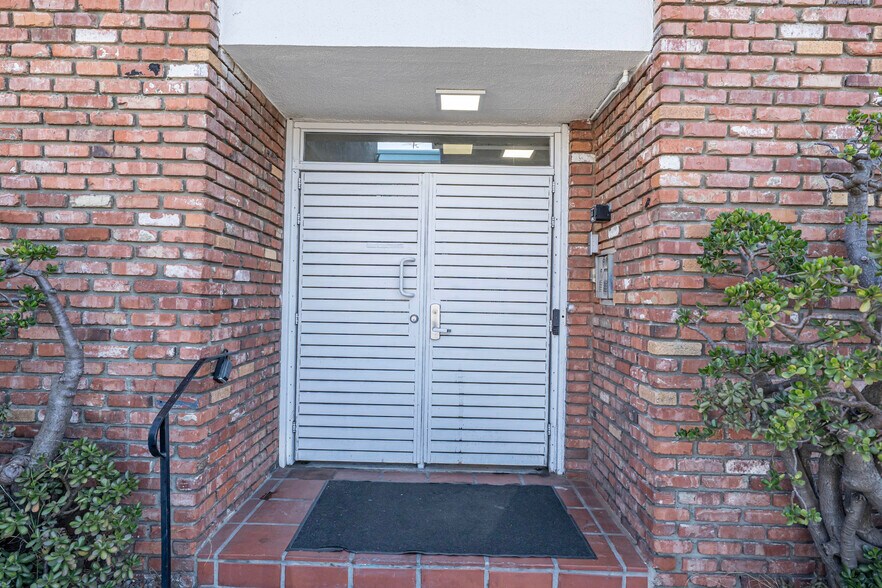 More Photos Of 24248 Crenshaw Blvd, Torrance Office For Sale