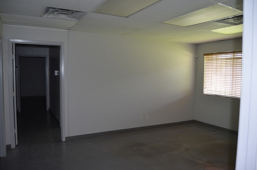 More Photos Of 202 Preston Ave, Pasadena Warehouse For Lease