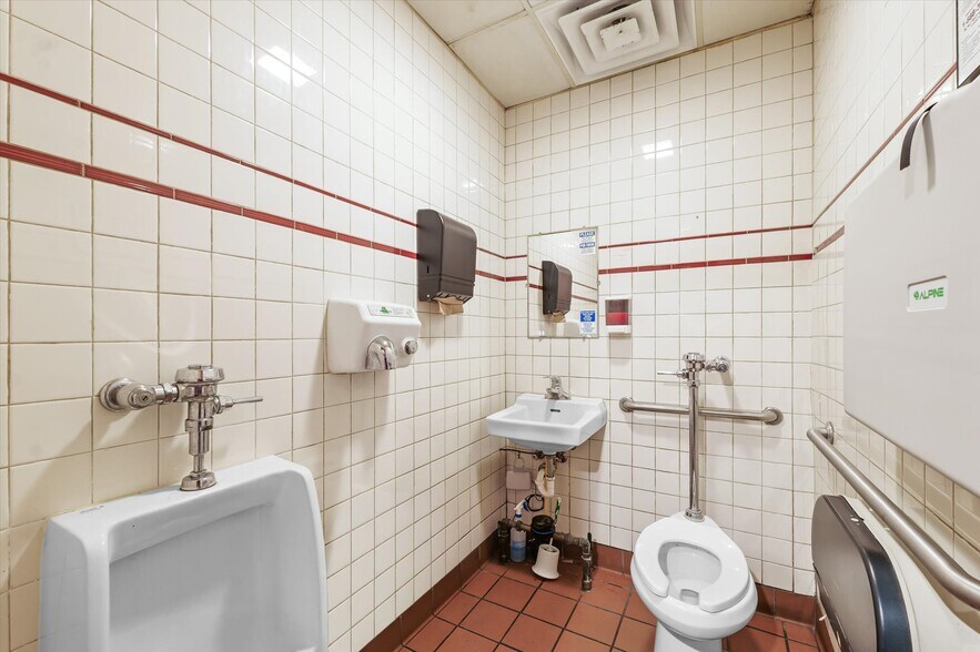 More Photos Of 201 N Broadway Ave, Urbana Restaurant For Sale