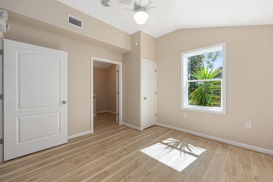 More Photos Of 1703 NE 8th Rd, Ocala Specialty For Sale