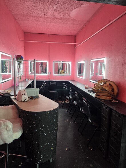 More Photos Of 8604 Jensen Dr, Houston Bar For Sale